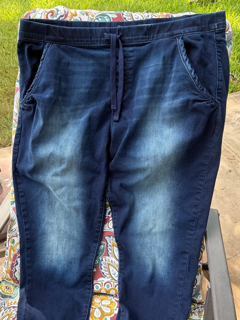 Levi's Signature Jogger Women’s Dark Blue Washed Distressed Jeans